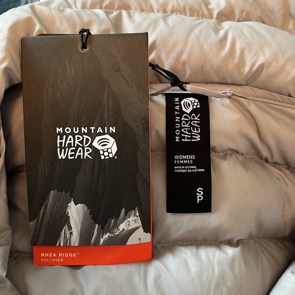 Worn TWICE! Like new Mountain Hardware Women's Rhea Ridge Jacket - Picture 4 of 7